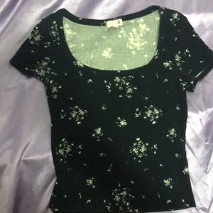 Floral crop top 🖤🤍
